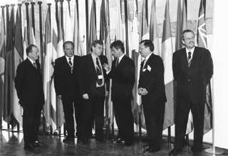 EE1.JPG (33873 BYTES)