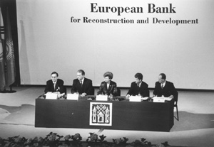 EE2.JPG (24255 BYTES)