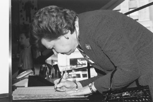 15V.JPG (26697 BYTES)