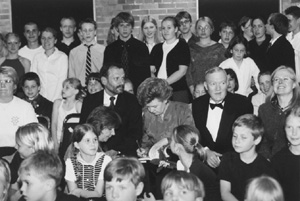 2V.JPG (33986 BYTES)