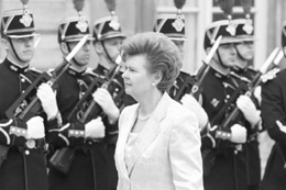 FR1.JPG (29462 BYTES)