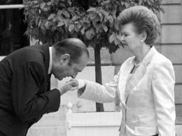 FR2.JPG (19889 BYTES)