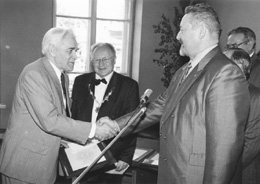 Z1.JPG (23027 BYTES)