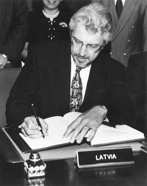 KA3.JPG (41865 BYTES)