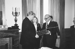 2Q.JPG (21915 BYTES)