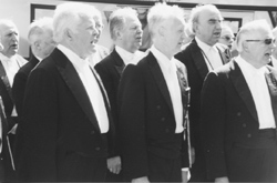 AU7.JPG (22423 BYTES)