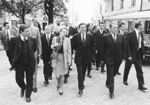 V11.JPG (35148 BYTES)