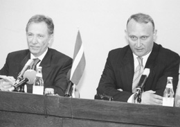 TA.JPG (19327 BYTES)