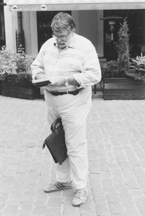 MI4.JPG (44000 BYTES)