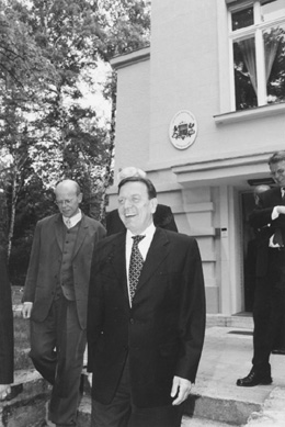 14.JPG (43665 BYTES)