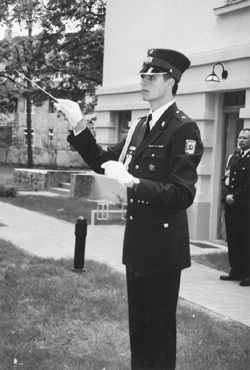 V2.JPG (42187 BYTES)