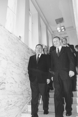 V4.JPG (29308 BYTES)