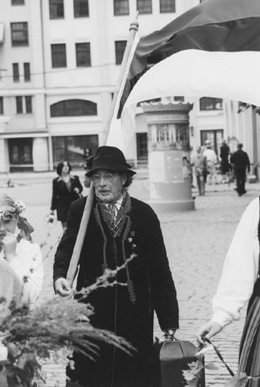 F10.JPG (41255 BYTES)