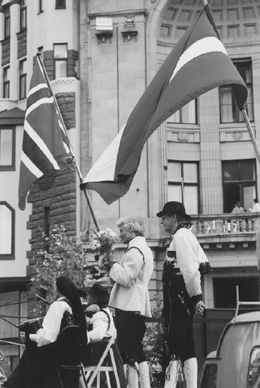 F11.JPG (48124 BYTES)