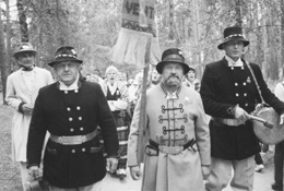 F12.JPG (27479 BYTES)