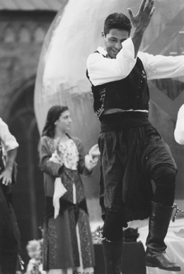 F14.JPG (33181 BYTES)