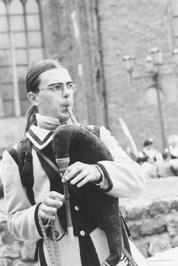 F17.JPG (38838 BYTES)