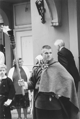 F4.JPG (37334 BYTES)