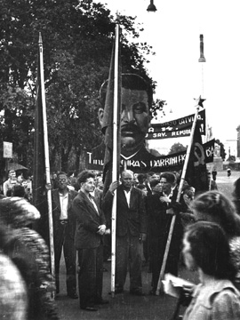 STALINS.JPG (49934 BYTES)