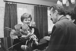 23.JPG (21988 BYTES)