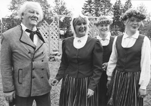 PI12.JPG (36812 BYTES)