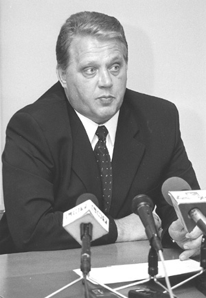 B2.JPG (42427 BYTES)