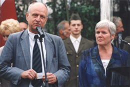 M4.JPG (32172 BYTES)