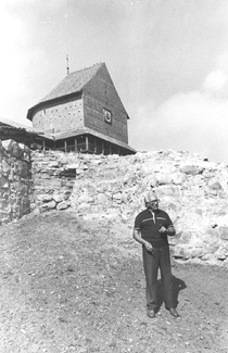 TU3.JPG (34058 BYTES)