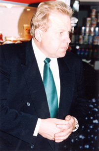 A2.JPG (34466 BYTES)