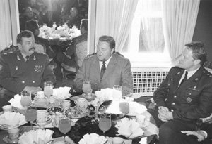 U2.JPG (32332 BYTES)