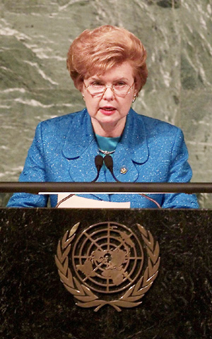 UN2.JPG (90577 BYTES)