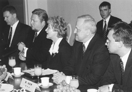 B2.JPG (23768 BYTES)