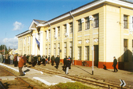 GU1.JPG (41477 BYTES)