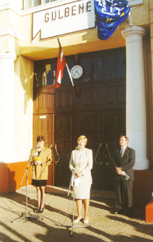 GU14.JPG (48163 BYTES)