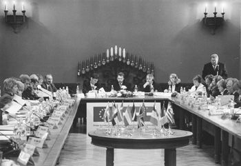 E1.JPG (36997 BYTES)