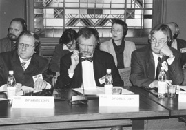 EE1.JPG (29144 BYTES)