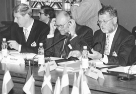 EE2.JPG (29247 BYTES)