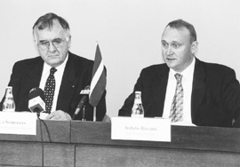 E6.JPG (19614 BYTES)