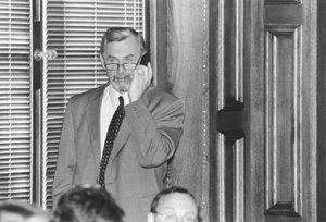 ESTA.JPG (30062 BYTES)