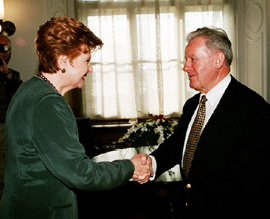 PREZIDENTE-RINSIS.JPG (35547 BYTES)