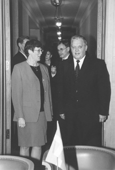 V1.JPG (25929 BYTES)