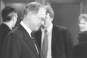 V8.JPG (18923 BYTES)