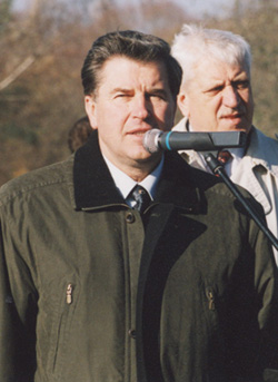 T2.JPG (40728 BYTES)