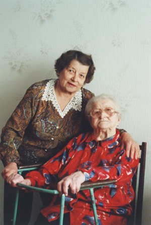 JE3.JPG (68778 BYTES)