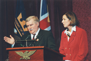 11.JPG (34496 BYTES)