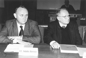 E1.JPG (23468 BYTES)