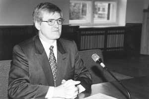 E4.JPG (24228 BYTES)