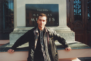 MI4.JPG (34823 BYTES)