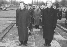 B4.JPG (27905 BYTES)