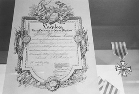 E3.JPG (23225 BYTES)